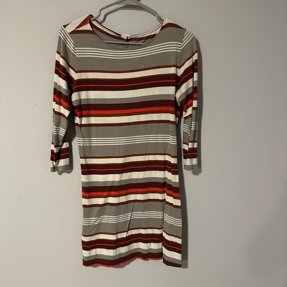 Patagonia White and Gray Sheath Dress with Cuffed 3/4 Sleeves